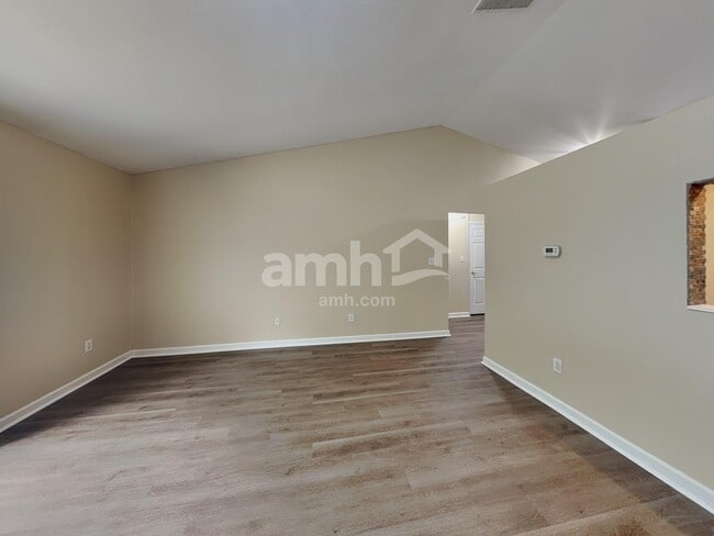 Foto del edificio - 2438 Pinebark Dr