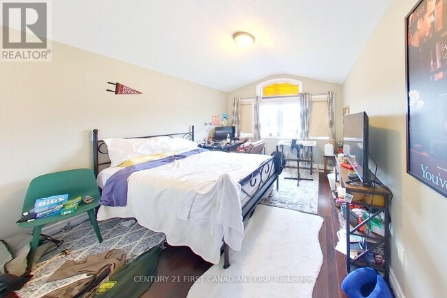 Building Photo - 858 Roulston St
