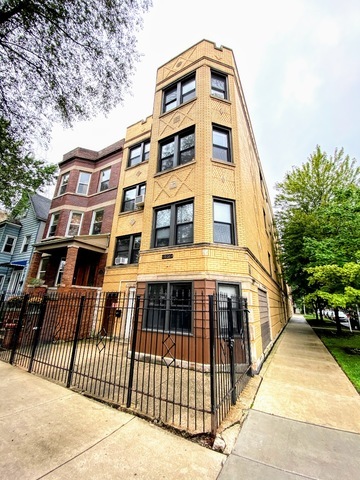 Foto principal - 3211 W Cortland St