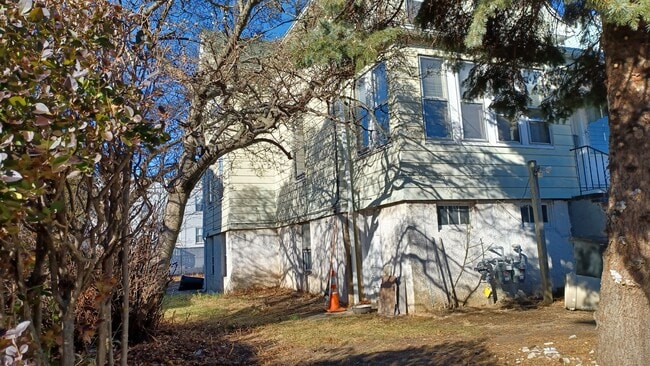 Building Photo - 33 Center St