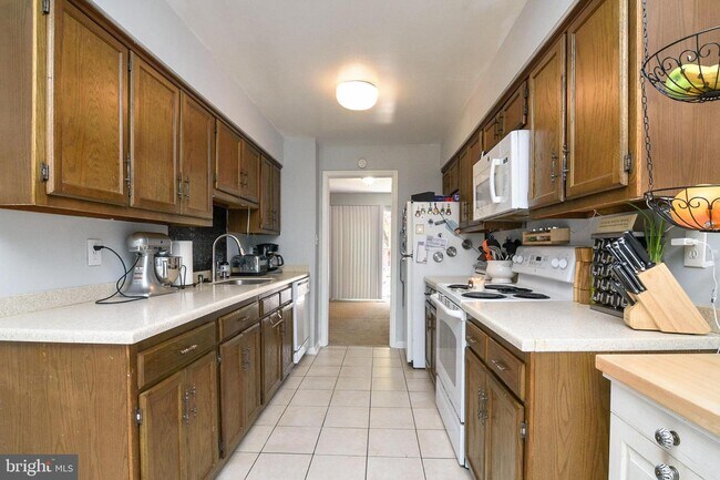 Building Photo - 3210 Gemstone Ct