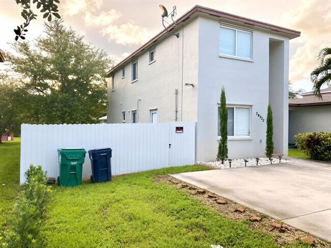 Foto del edificio - 18951 SW 113th Pl