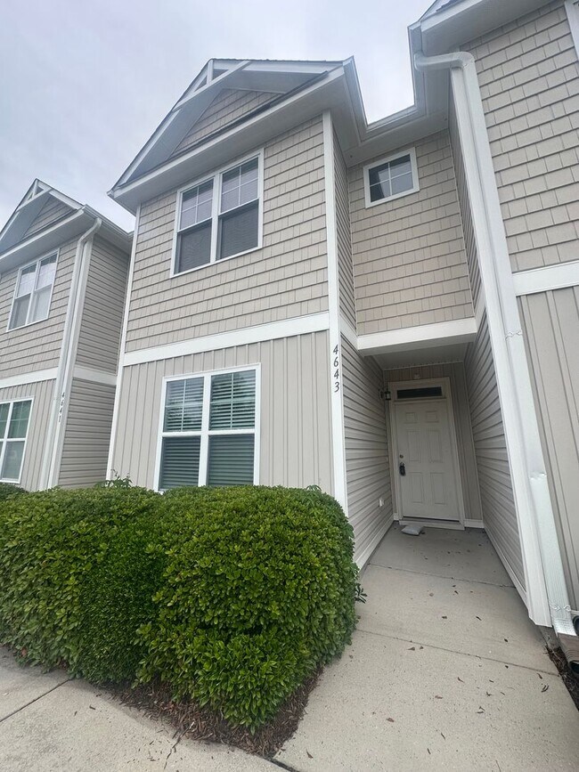 Foto del edificio - SAYLOR'S WATCH - 3 Bedroom Townhome in Monkey Junction/South Wilmington!