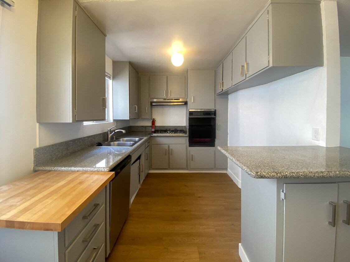 Unidad 4 - Cocina - 1823 Camden Ave