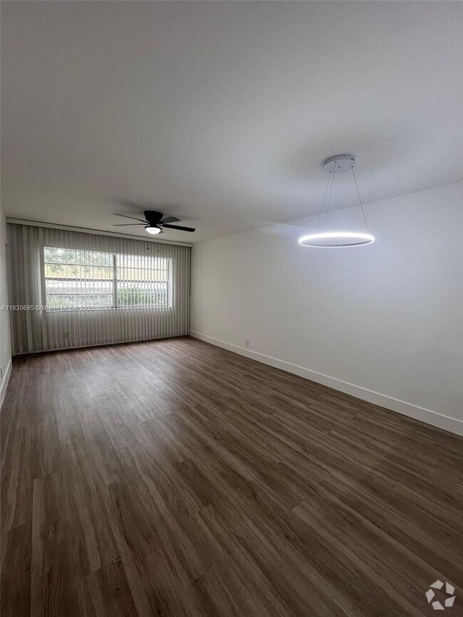 Building Photo - 5111 W Oakland Park Blvd