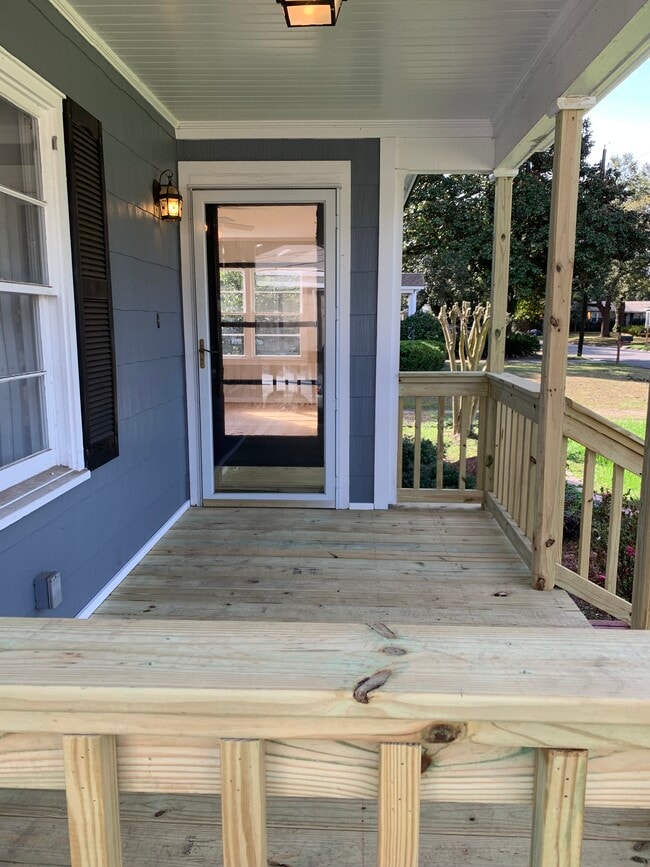 Building Photo - 111 Ellinor St