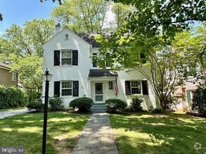 Building Photo - 5416 Grove St