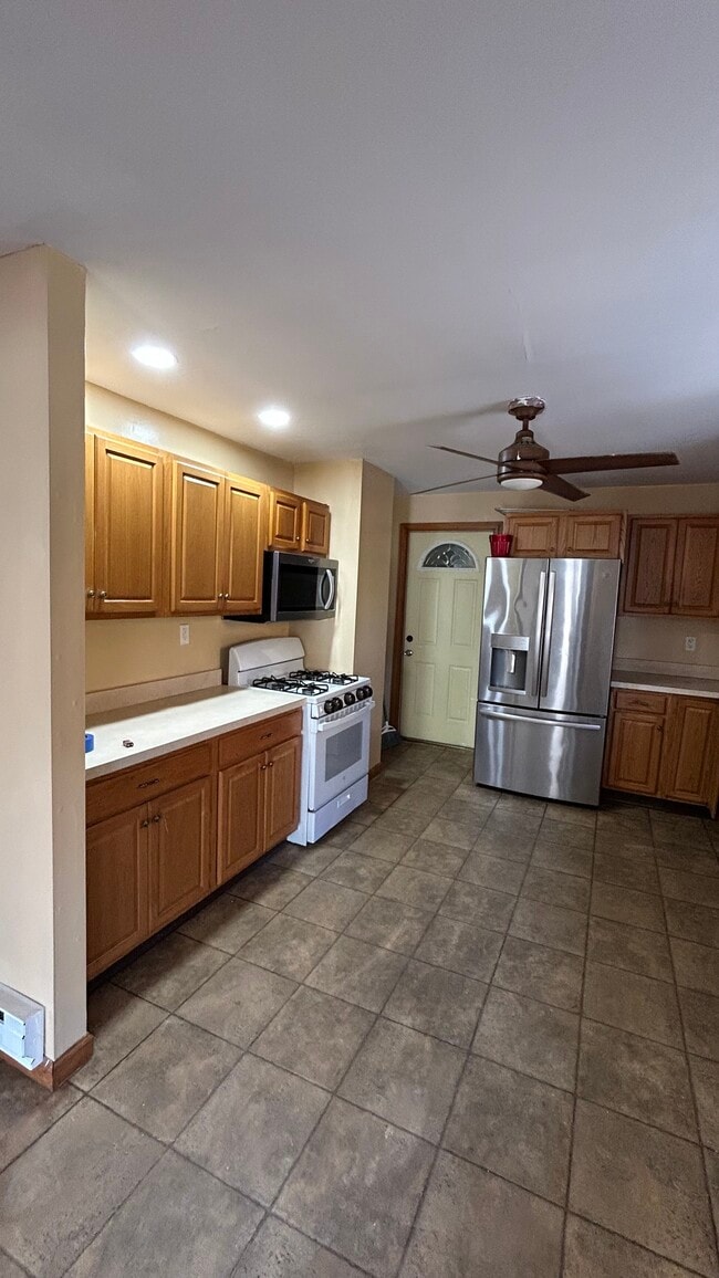 Building Photo - 20 Myrtle Ave