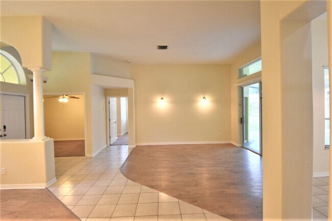 Building Photo - 2227 Briana Dr