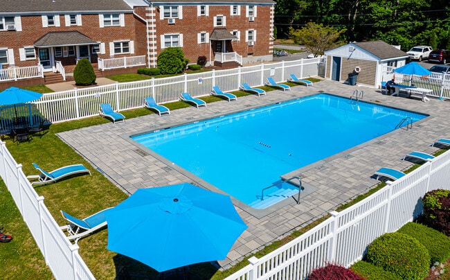 Building Photo - Colonial Village Apartments