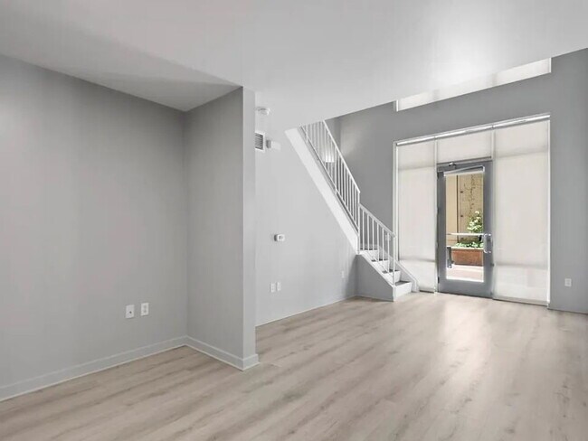 Building Photo - Spacious  contemporary, ultimate urban chic Loft  in the heart of downtown San Jose