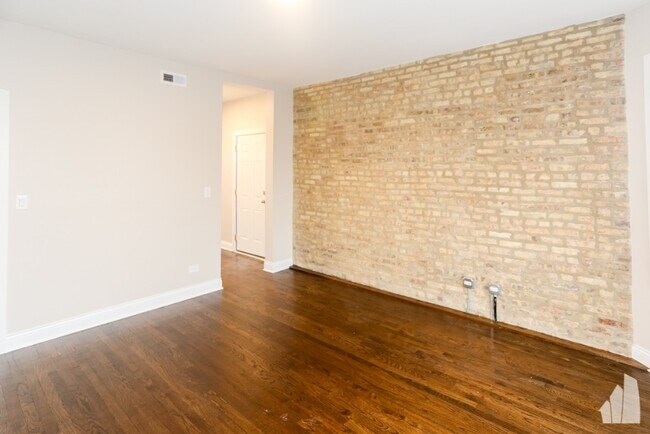 Foto del edificio - 2226 N Sawyer Ave