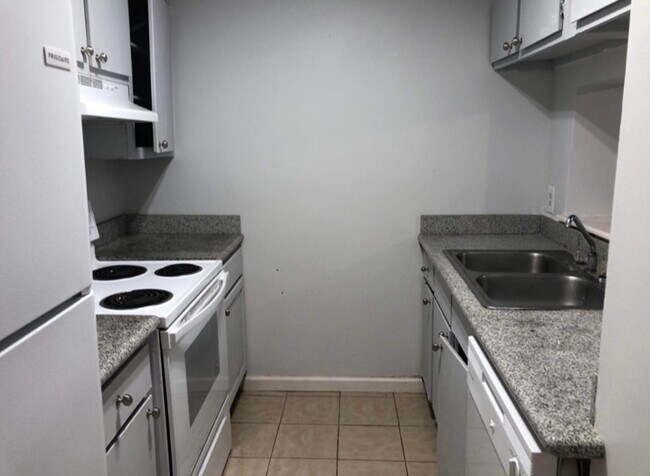 Building Photo - 120 N Meyers Dr