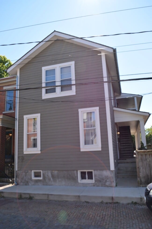 Building Photo - 319 1/2 Jackson St