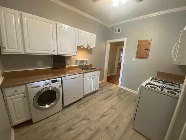 Building Photo - 3531 Wyandotte St