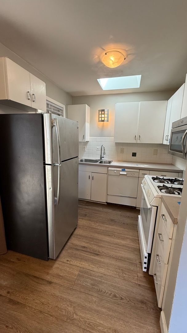 Foto del edificio - 2 bedroom Charming Single Family Home Multnomah Village Video Attached.