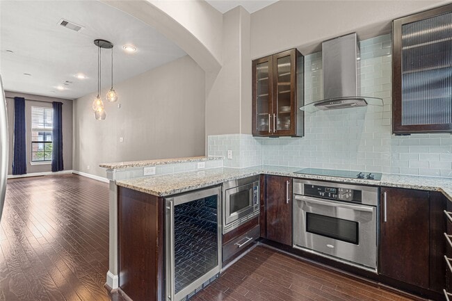 Building Photo - 2110 Shearn St