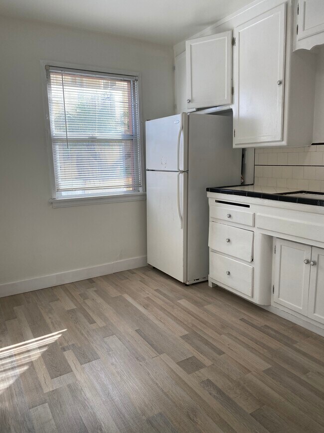 Building Photo - 521 Hermosa Ave