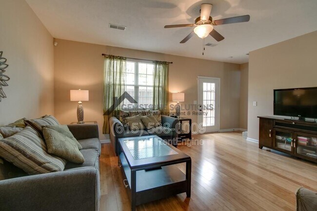Foto del edificio - 921 Spence Enclave Ct