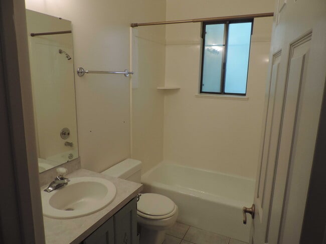 Building Photo - 1208 E 1420 S
