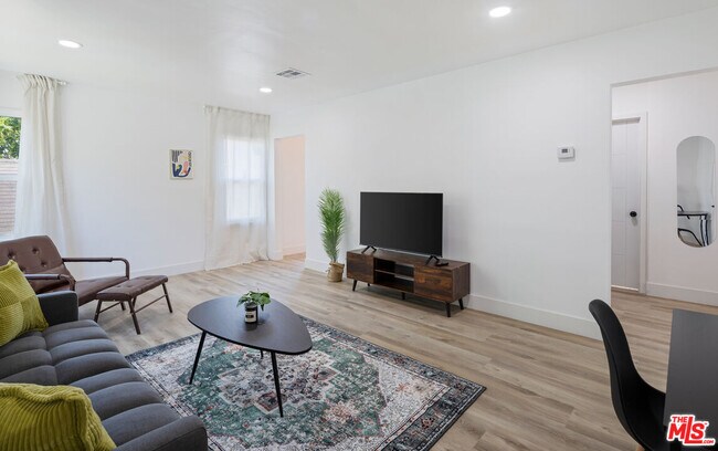 Building Photo - 2824 Waverly Dr