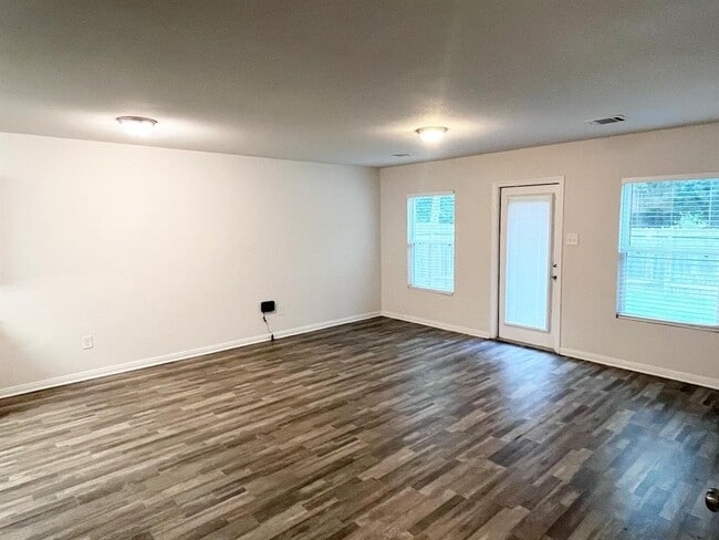 Building Photo - 15717 Del Norte Dr