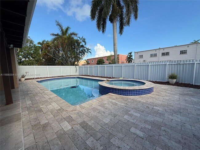 Foto del edificio - 12405 NW 7th St