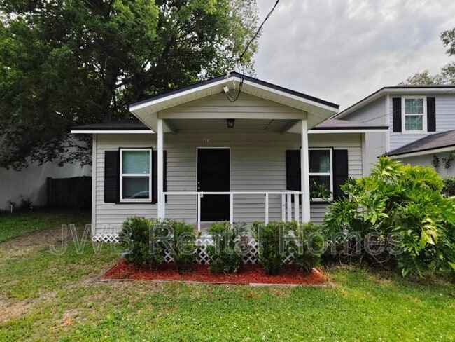 Building Photo - 653 Melba St