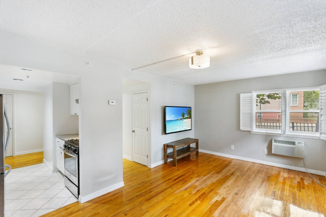 Foto principal - 6902 Narrows Ave
