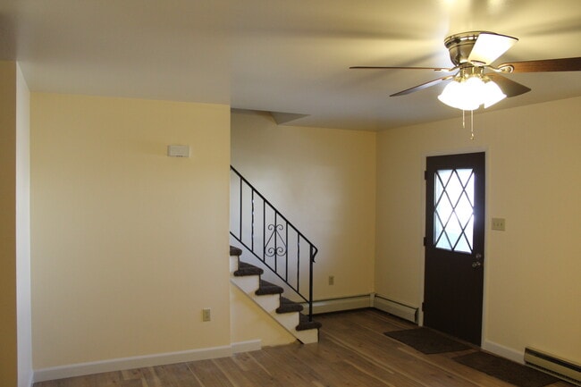 Sala de estar - 56 Saratoga Ct