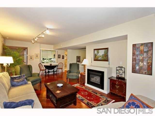 Foto del edificio - 500 W Harbor Dr