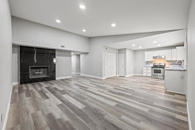 Foto del edificio - 3939 Branch Hollow Dr