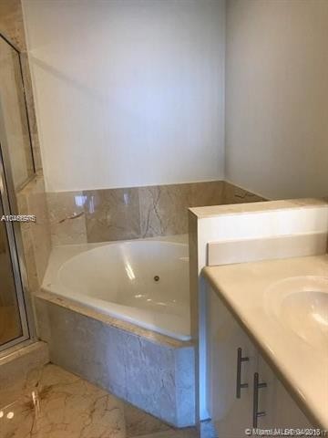 Foto del edificio - 7900 Harbor Island Dr