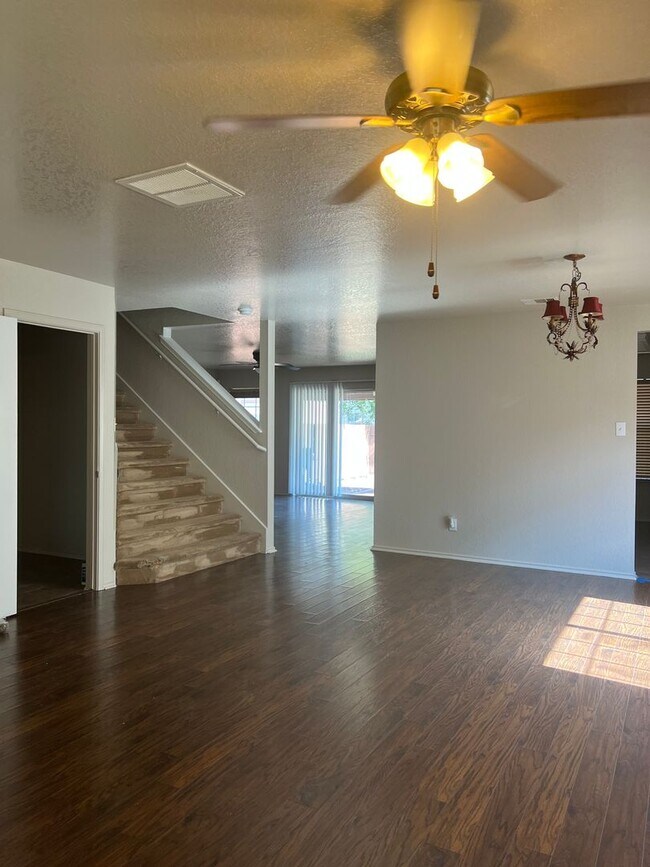 Foto del edificio - Large & Spacious 4 bedroom home