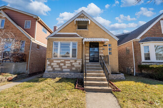 Building Photo - 5231 N Melvina Ave