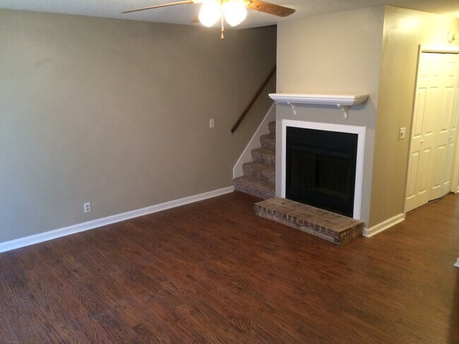 Foto del edificio - 3320 Lakeside Pl