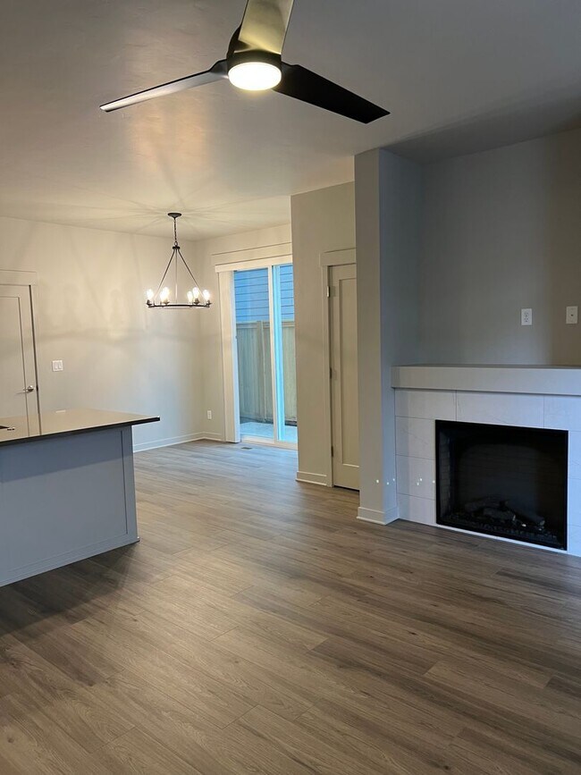 Foto del edificio - Townhome in Redmond's Dry Canyon Community