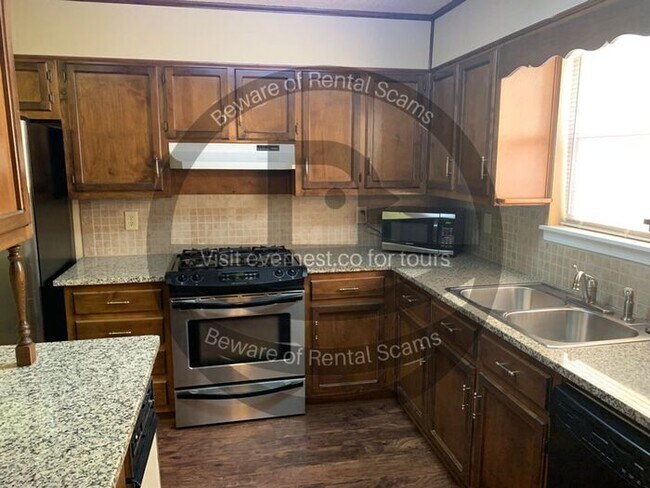 Building Photo - 493 Cedar Crest Dr