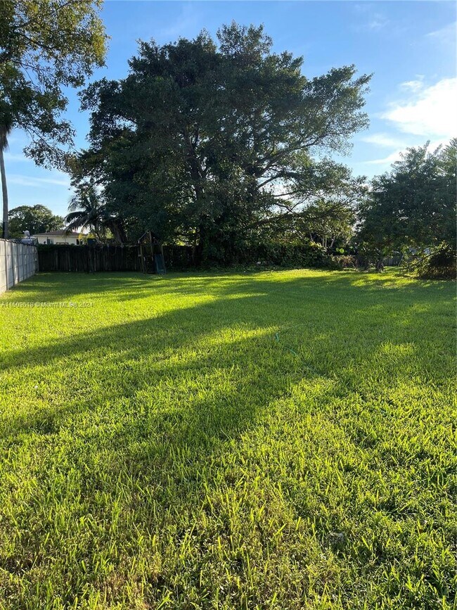 Foto del edificio - 9100 SW 27th St