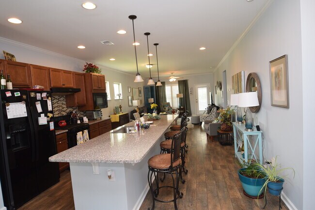 Building Photo - 409 Deveraux Dr