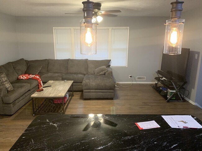 Foto del edificio - 9215 Meadow Dr