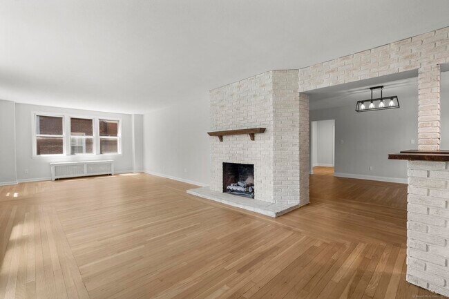 Foto del edificio - 1070 Whitney Ave