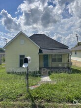 Building Photo - 2019 N Chamberlain Ave