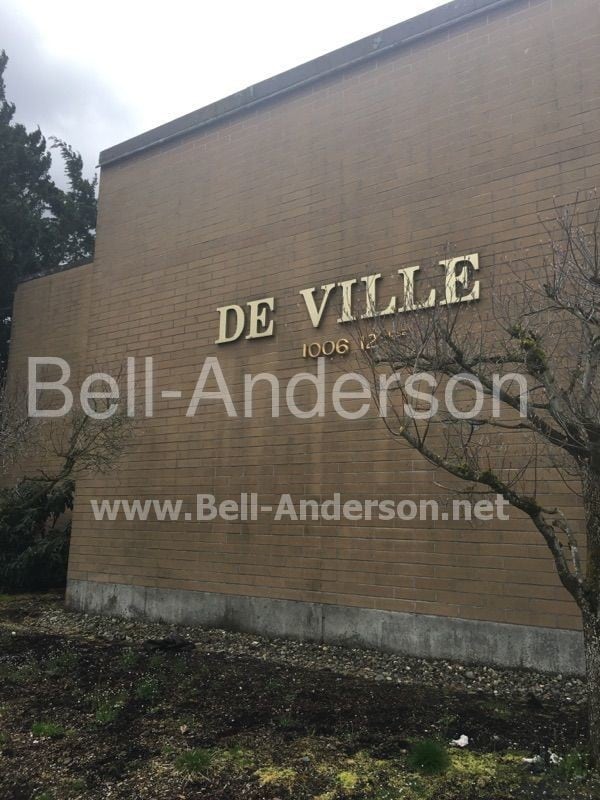 Building Photo - 1006 12th St SE