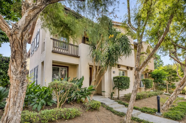 Building Photo - 33 Wonderland