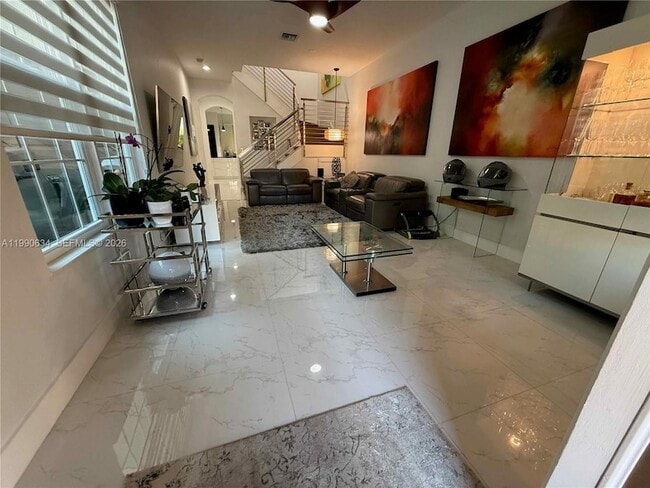 Building Photo - 6923 Julia Gardens Dr