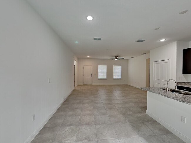 Building Photo - 10923 N Robert Dean Way