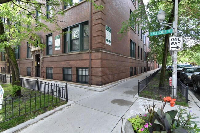 Building Photo - 3119 N Sheffield Ave
