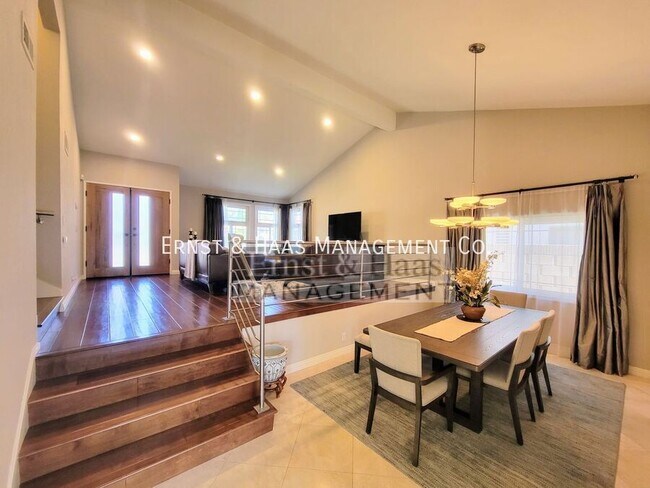 Building Photo - Stunning Executive 4 Bedroom Home in Prime...