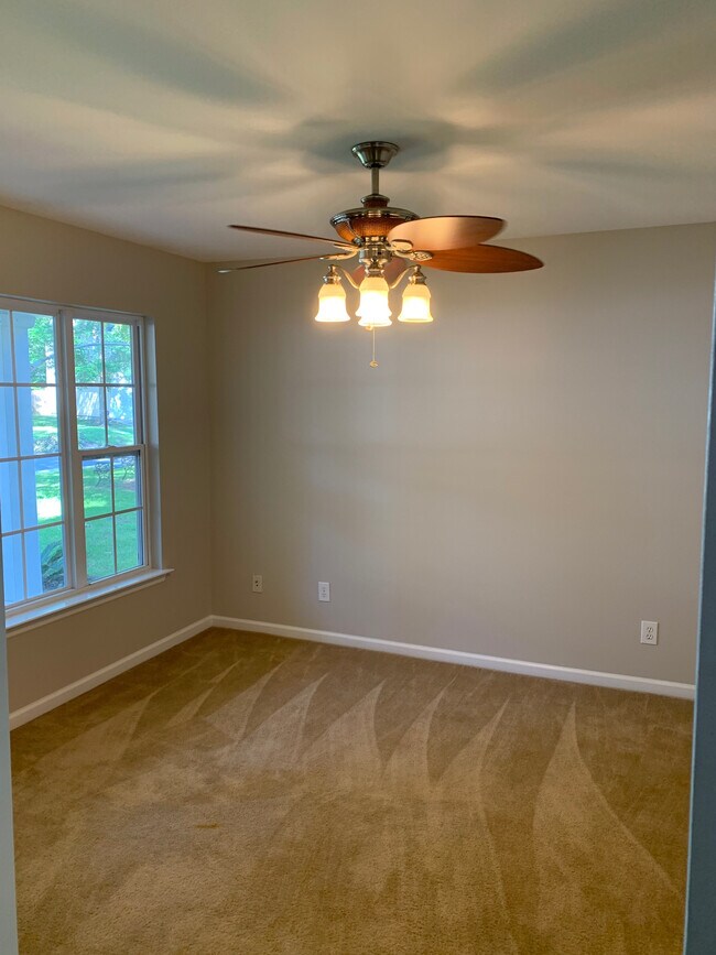 Building Photo - 406 Arbor Oaks Dr